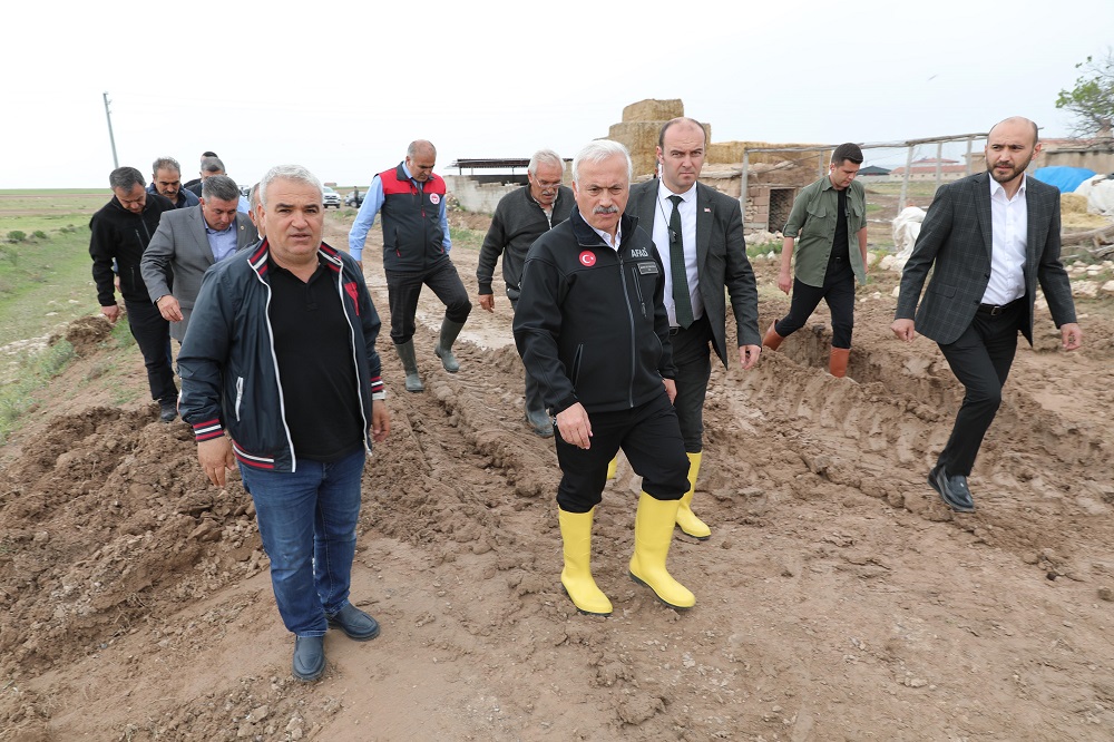 Aksaray Valisi Mehmet Ali Kumbuzoğlu sağanak yağıştan etkilenen bölgelerde incelemelerde bulundu