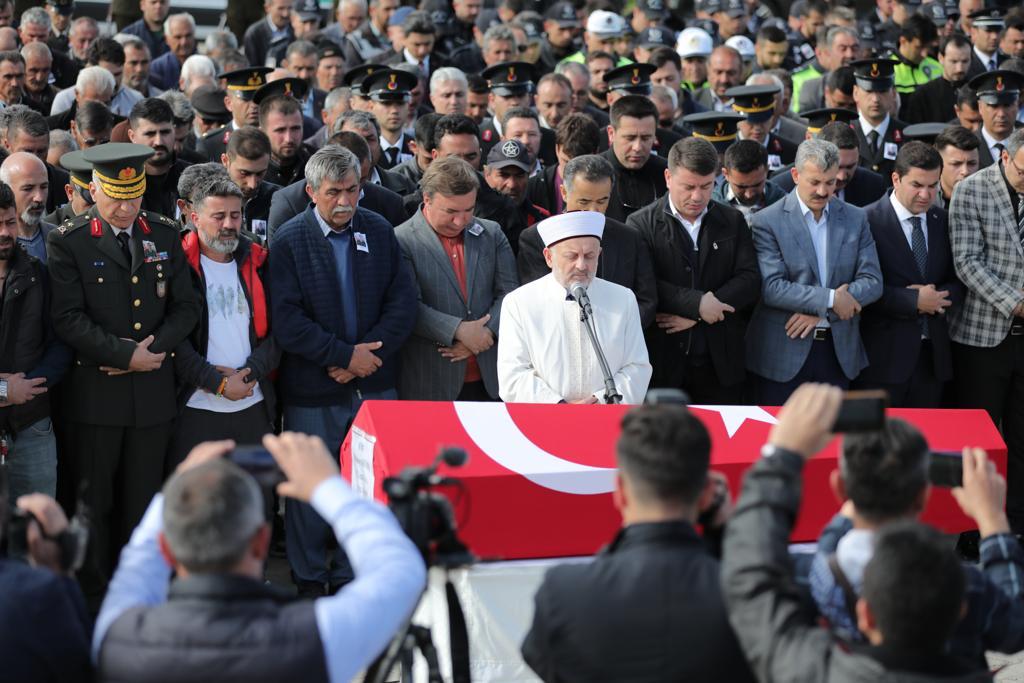 Şehit Uzman Çavuş Mehmet Sevim dualarla son yolculuğuna uğurlandı