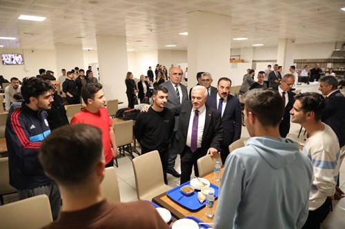 Vali Kumbuzoğlu’ndan üniversite öğrenci yurduna ziyaret