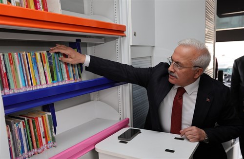 Vali Kumbuzoğlu Kütüphane Haftasını Kutladı