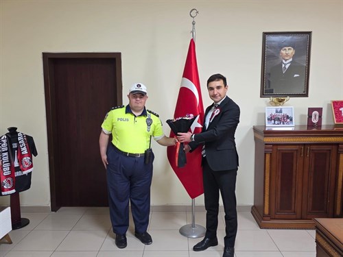 Validen Down Sendromlu polis hayranı Fatih’e anlamlı jest