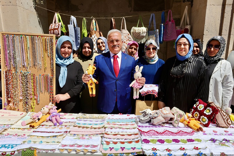 Vali Kumbuzoğlu ADEM Kermesine Katıldı